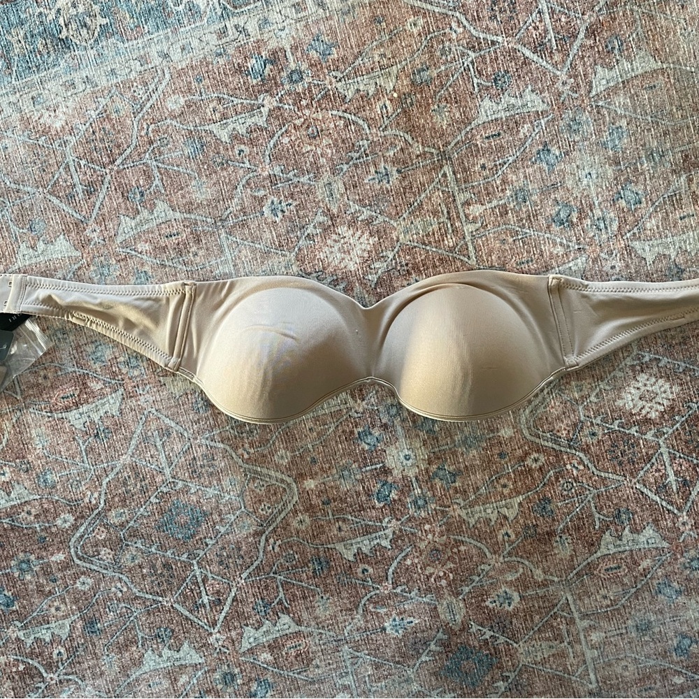 NWT Strapless nude bra